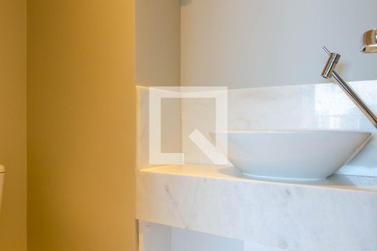 Apartamento à venda, com 105 m², 2 quartos e 2 vagas — Lavabo