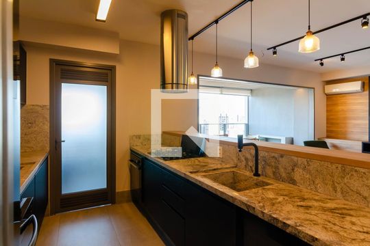 Apartamento à venda, com 105 m², 2 quartos e 2 vagas — Cozinha