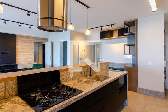Apartamento à venda, com 105 m², 2 quartos e 2 vagas — Cozinha