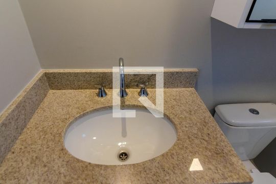 Apartamento à venda, com 105 m², 2 quartos e 2 vagas — Banheiro