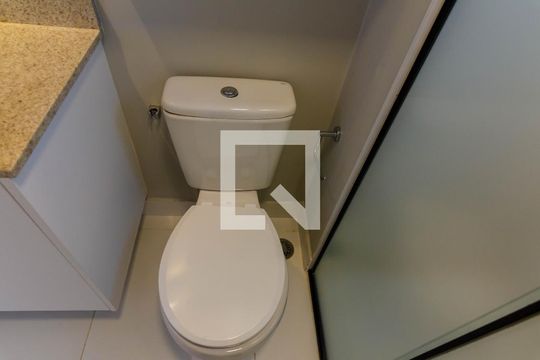 Apartamento à venda, com 105 m², 2 quartos e 2 vagas — Banheiro
