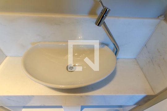 Apartamento à venda, com 105 m², 2 quartos e 2 vagas — Lavabo