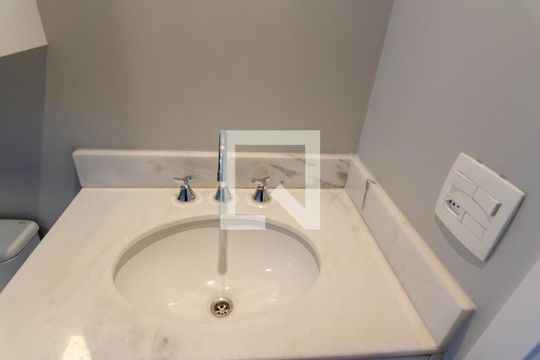 Apartamento à venda, com 105 m², 2 quartos e 2 vagas — Banheiro da Suíte