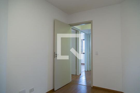 Apartamento com 4 quartos, churrasqueira no condomínio e quintal. Ideal para comprar. — Quarto 1
