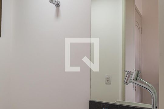 Apartamento com 4 quartos, churrasqueira no condomínio e quintal. Ideal para comprar. — Lavabo