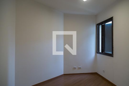 Apartamento com 4 quartos, churrasqueira no condomínio e quintal. Ideal para comprar. — Quarto 1