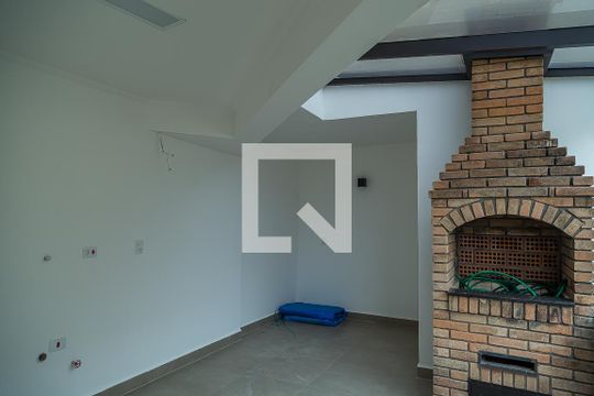Apartamento com 4 quartos, churrasqueira no condomínio e quintal. Ideal para comprar. — Espaço Gourmet