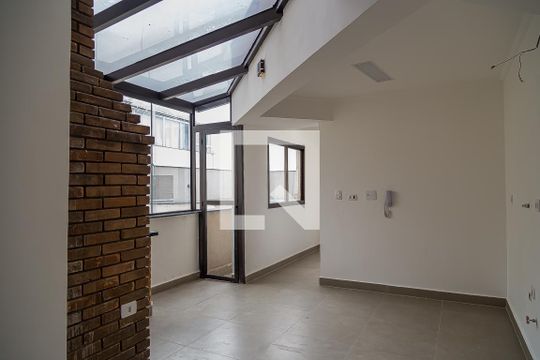 Apartamento com 4 quartos, churrasqueira no condomínio e quintal. Ideal para comprar. — Espaço Gourmet