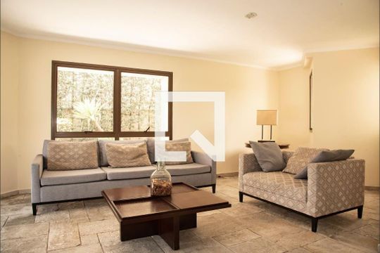 Apartamento com 4 quartos, churrasqueira no condomínio e quintal. Ideal para comprar. — Hall de Entrada
