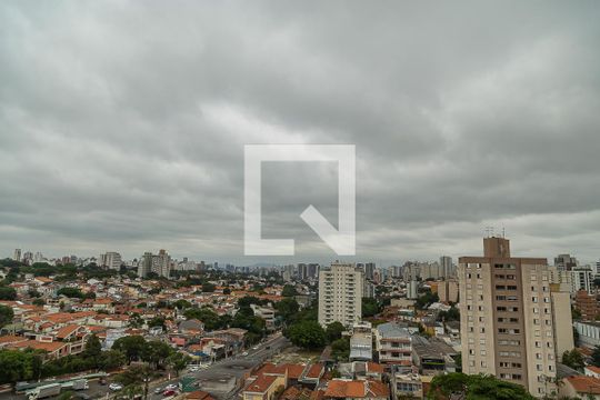 Apartamento com 4 quartos, churrasqueira no condomínio e quintal. Ideal para comprar. — Vista da Área Externa