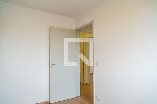 Apartamento com 4 quartos, churrasqueira no condomínio e quintal. Ideal para comprar. — Quarto 3