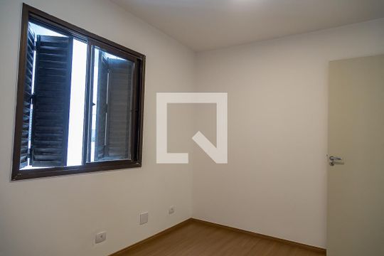 Apartamento com 4 quartos, churrasqueira no condomínio e quintal. Ideal para comprar. — Suíte