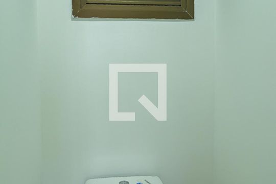 Apartamento com 4 quartos, churrasqueira no condomínio e quintal. Ideal para comprar. — Lavabo