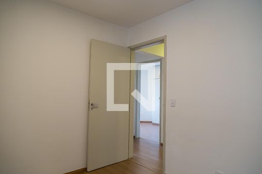 Apartamento com 4 quartos, churrasqueira no condomínio e quintal. Ideal para comprar. — Suíte