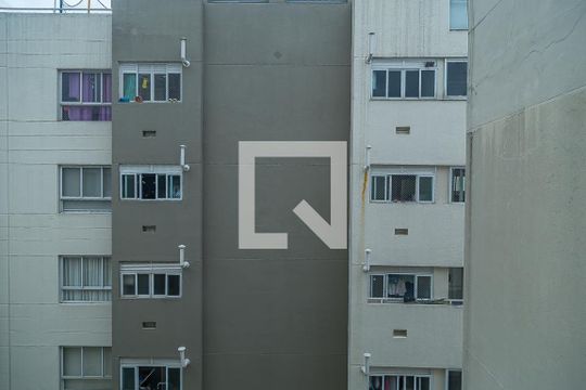 Apartamento com 4 quartos, churrasqueira no condomínio e quintal. Ideal para comprar. — Vista da Cozinha
