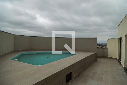 Apartamento com 4 quartos, churrasqueira no condomínio e quintal. Ideal para comprar. — Área Externa