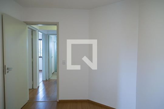 Apartamento com 4 quartos, churrasqueira no condomínio e quintal. Ideal para comprar. — Quarto 1