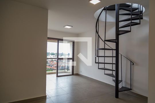 Apartamento com 4 quartos, churrasqueira no condomínio e quintal. Ideal para comprar. — foto 1