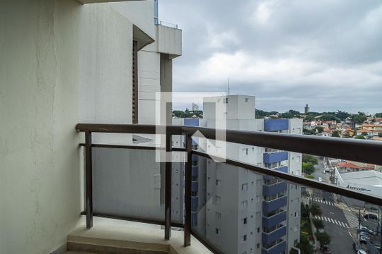 Apartamento com 4 quartos, churrasqueira no condomínio e quintal. Ideal para comprar. — Varanda