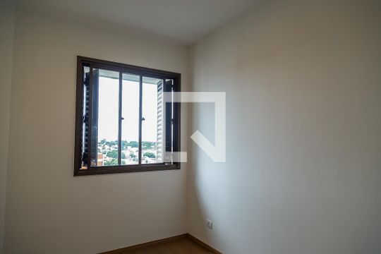 Apartamento com 4 quartos, churrasqueira no condomínio e quintal. Ideal para comprar. — Quarto 2