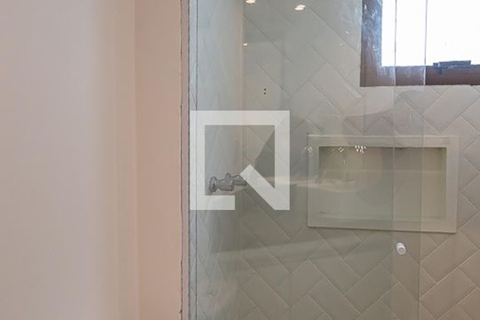 Apartamento com 4 quartos, churrasqueira no condomínio e quintal. Ideal para comprar. — Banheiro da Suíte