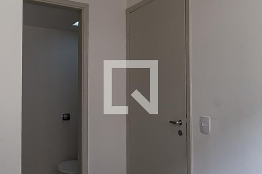 Apartamento com 4 quartos, churrasqueira no condomínio e quintal. Ideal para comprar. — Área de Serviço
