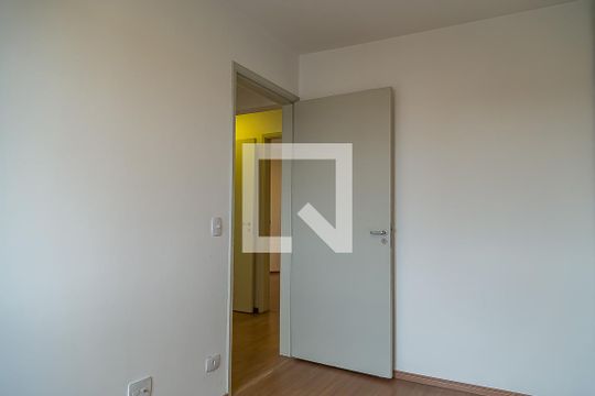 Apartamento com 4 quartos, churrasqueira no condomínio e quintal. Ideal para comprar. — Quarto 2