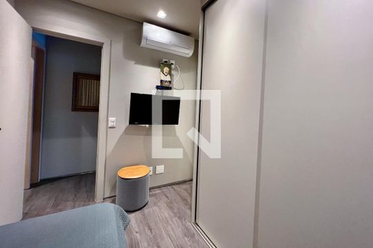 Compra apartamento na Vila Nova Conceição com 2 suítes e piscina no condomínio. — Suíte 1