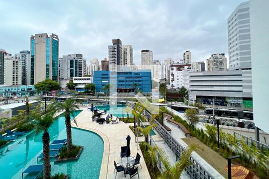 Compra apartamento na Vila Nova Conceição com 2 suítes e piscina no condomínio. — Vista