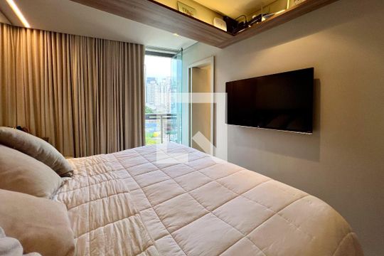 Compra apartamento na Vila Nova Conceição com 2 suítes e piscina no condomínio. — Suíte 2