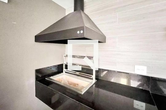Compra apartamento na Vila Nova Conceição com 2 suítes e piscina no condomínio. — Churrasqueira