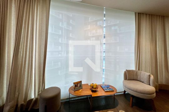 Compra apartamento na Vila Nova Conceição com 2 suítes e piscina no condomínio. — Suíte 1