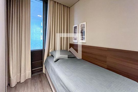 Compra apartamento na Vila Nova Conceição com 2 suítes e piscina no condomínio. — Suíte 1