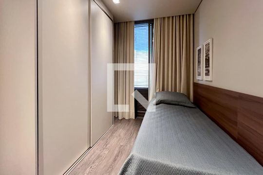 Compra apartamento na Vila Nova Conceição com 2 suítes e piscina no condomínio. — Suíte 1