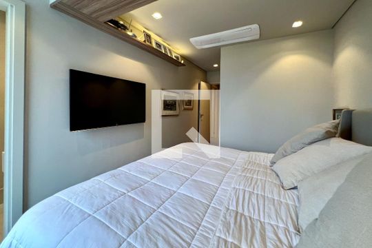 Compra apartamento na Vila Nova Conceição com 2 suítes e piscina no condomínio. — Suíte 2