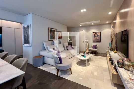 Compra apartamento na Vila Nova Conceição com 2 suítes e piscina no condomínio. — Sala
