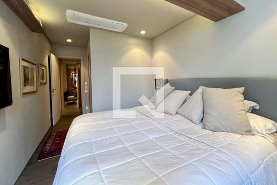 Compra apartamento na Vila Nova Conceição com 2 suítes e piscina no condomínio. — Suíte 2