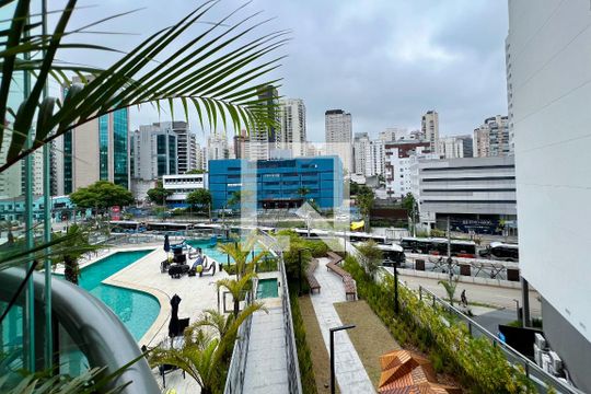 Compra apartamento na Vila Nova Conceição com 2 suítes e piscina no condomínio. — Vista