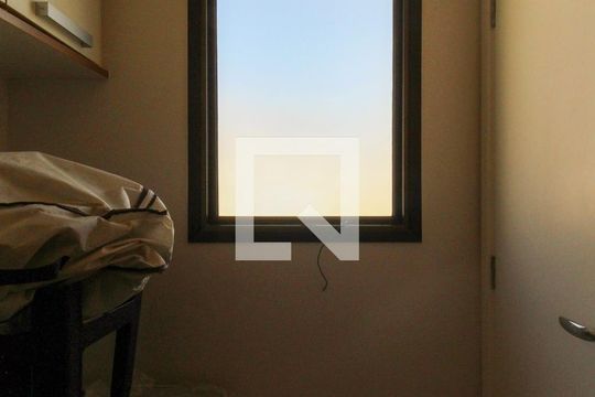 Comprar apartamento mobiliado no Jardim Paulista com 3 quartos, academia e piscina. — Quarto de Serviço