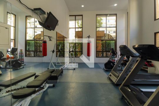 Comprar apartamento mobiliado no Jardim Paulista com 3 quartos, academia e piscina. — Área comum - Academia