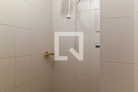 Comprar apartamento mobiliado no Jardim Paulista com 3 quartos, academia e piscina. — Banheiro de serviço