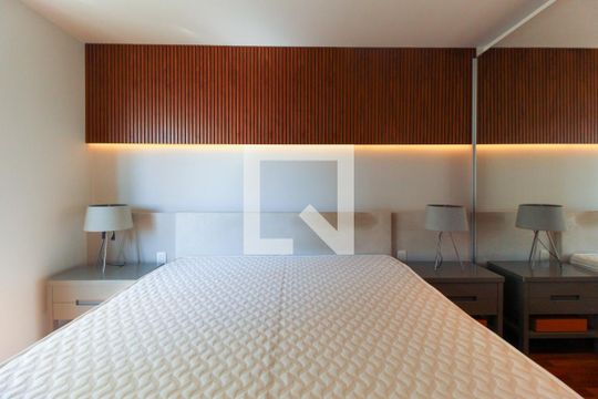 Comprar apartamento mobiliado no Jardim Paulista com 3 quartos, academia e piscina. — Quarto 2 - Suíte