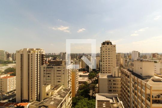 Comprar apartamento mobiliado no Jardim Paulista com 3 quartos, academia e piscina. — Sala - Vista