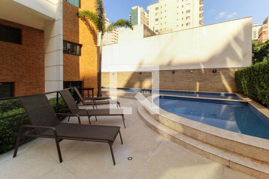 Comprar apartamento mobiliado no Jardim Paulista com 3 quartos, academia e piscina. — Área comum - Piscina