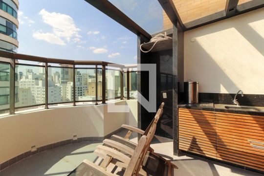Comprar apartamento mobiliado no Jardim Paulista com 3 quartos, academia e piscina. — Varanda - Churrasqueira