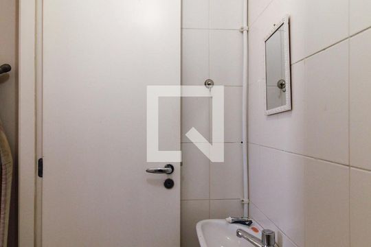 Comprar apartamento mobiliado no Jardim Paulista com 3 quartos, academia e piscina. — Banheiro de serviço