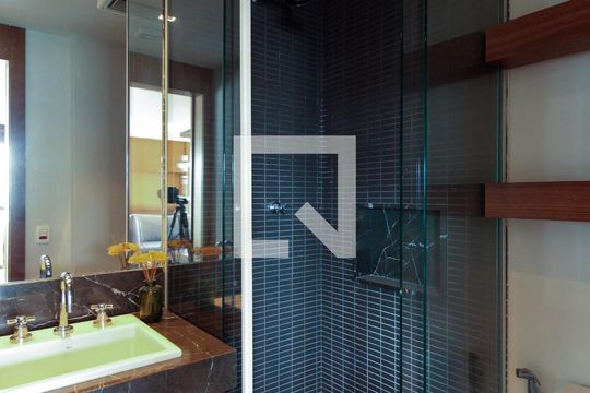 Comprar apartamento mobiliado no Jardim Paulista com 3 quartos, academia e piscina. — Banheiro 2