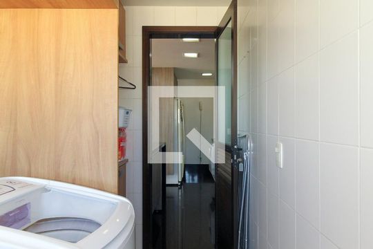 Comprar apartamento mobiliado no Jardim Paulista com 3 quartos, academia e piscina. — Área de Serviço