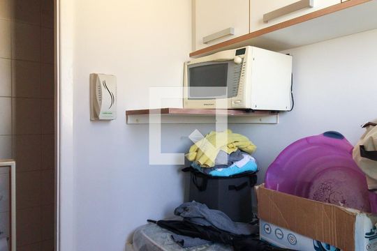 Comprar apartamento mobiliado no Jardim Paulista com 3 quartos, academia e piscina. — Quarto de Serviço