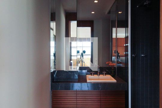 Comprar apartamento mobiliado no Jardim Paulista com 3 quartos, academia e piscina. — Banheiro 2